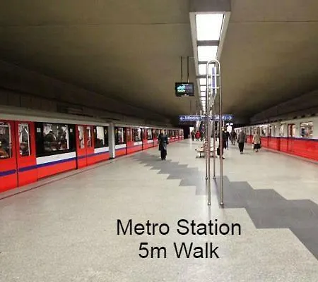 At Friends-metro Kabaty Private Bathroom * Warszawa